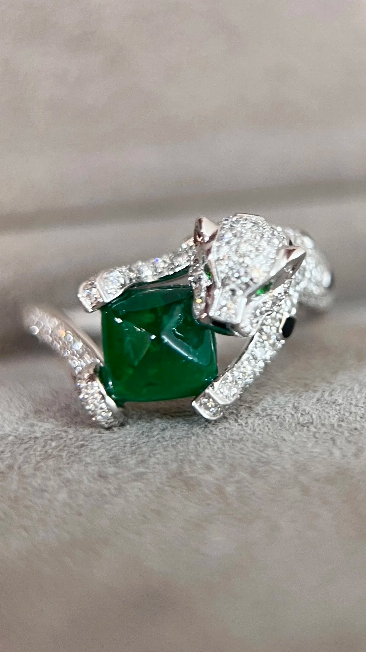 2026 G18K White Gold 1.88ct Natural Green Emerald Ring for Men