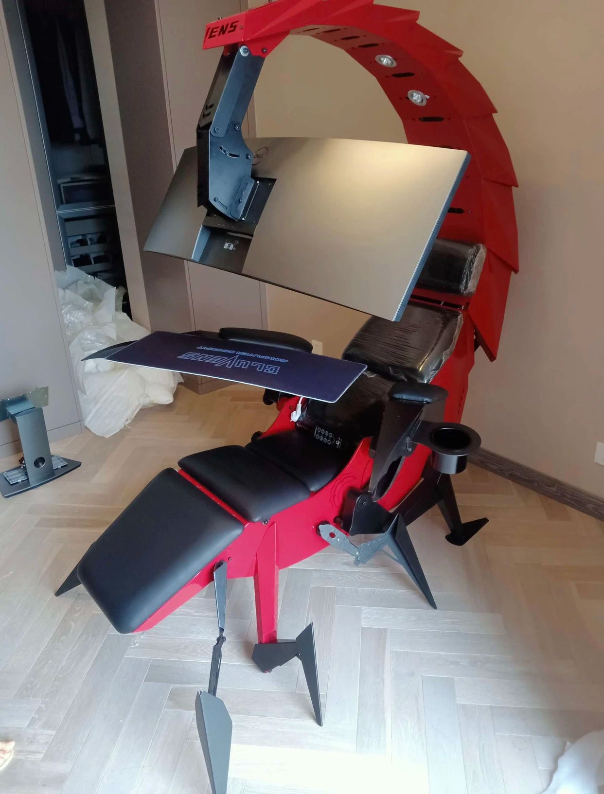 Cluvens Scorpio cockpit, Scorpion e-sports warehouse, computer space capsule, integrated game home office tables and chairs