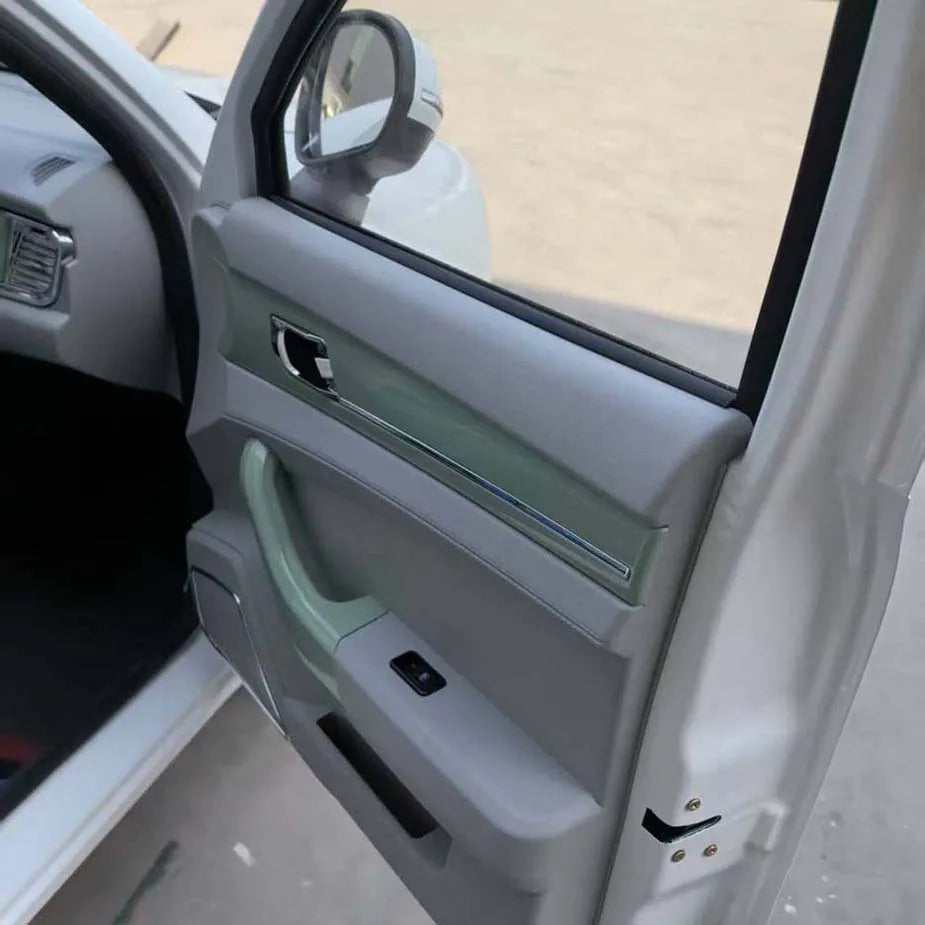 Small electric car for the elderly Luxury electric car for the elderly