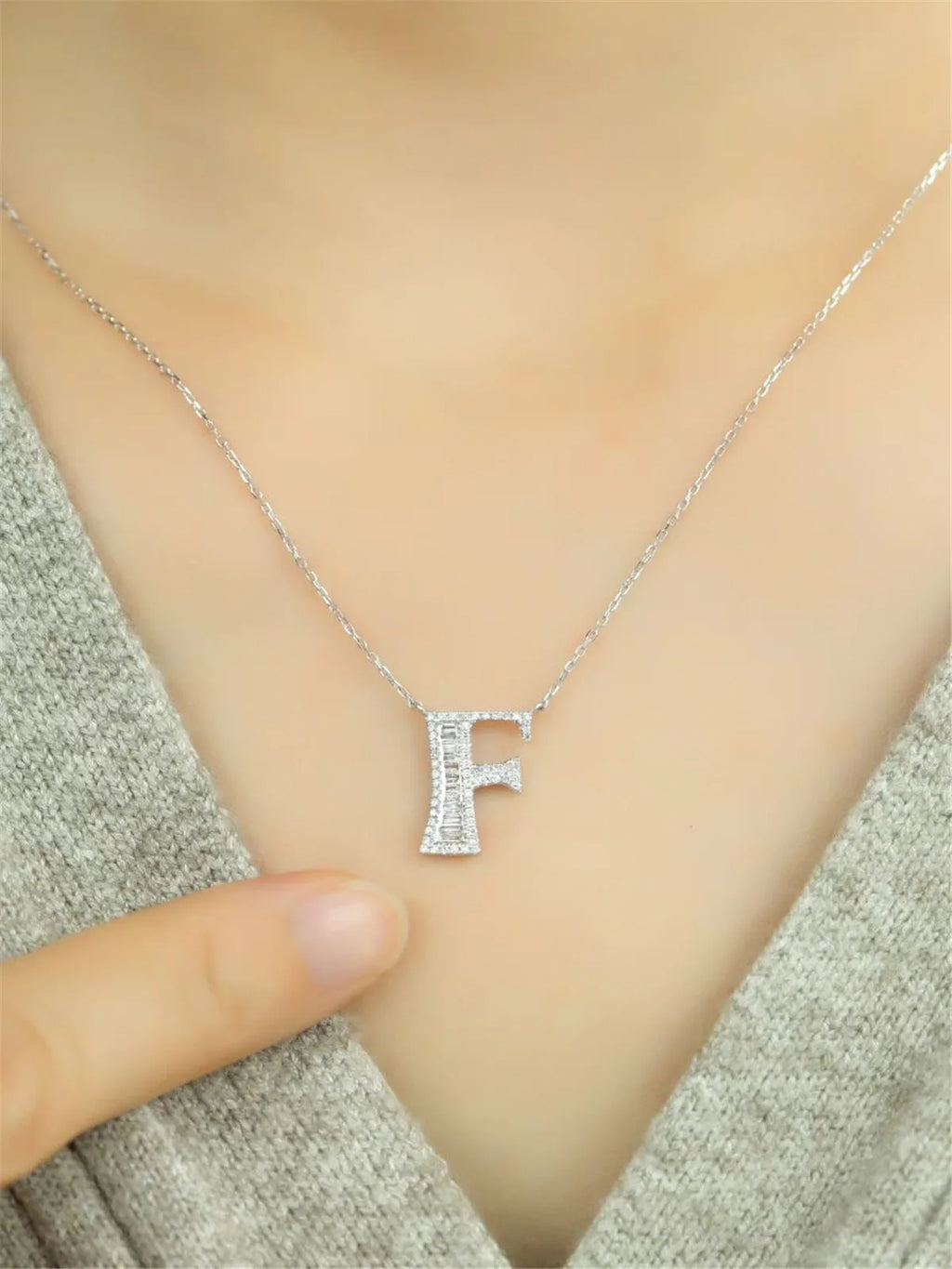 18K gold solid genuine gold natural diamond letter diamond necklace - high-quality jewelry available in stock, for customization