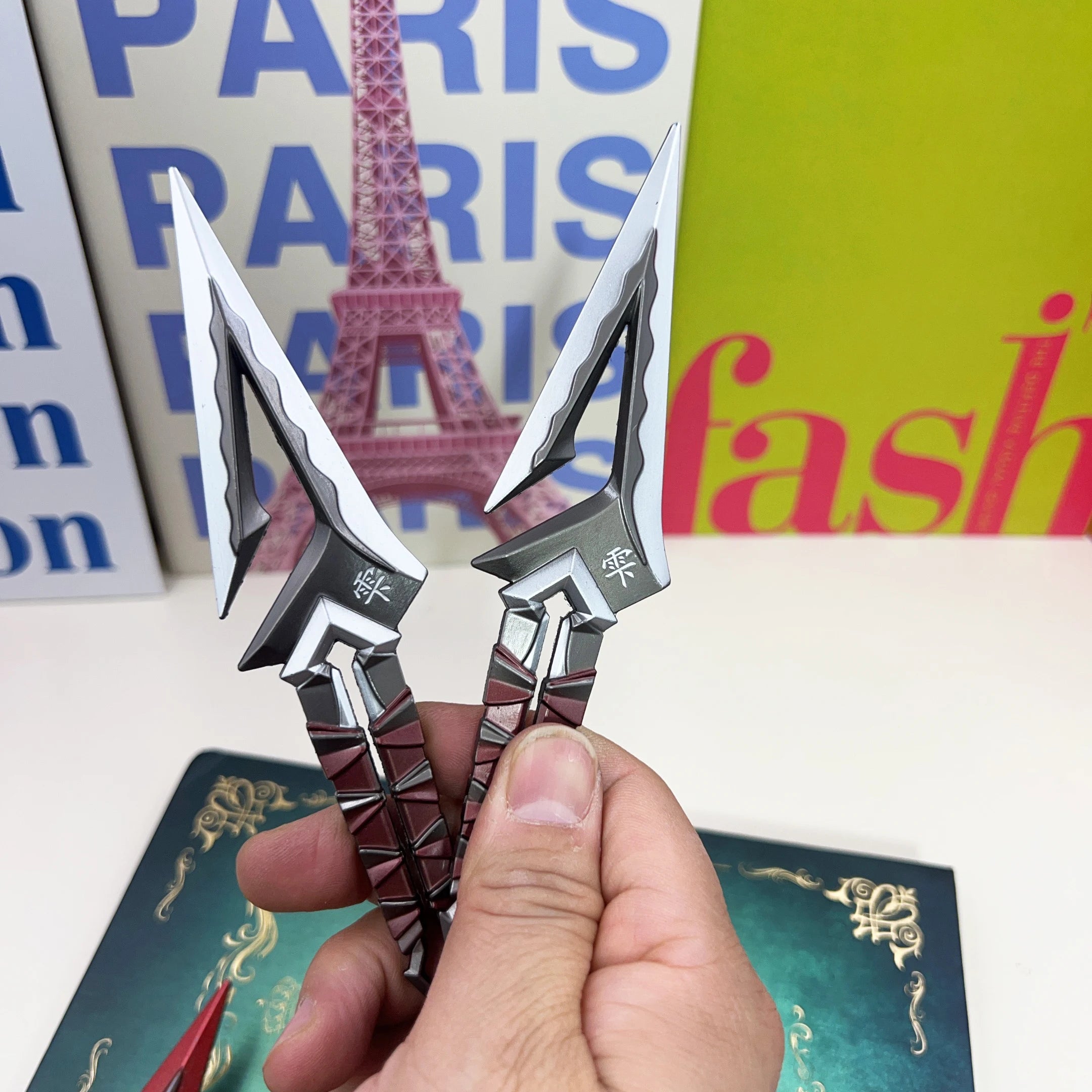 16cm Kuronami no Yaiba Gold Purple Red Double Kunai Keychain VALORANT Game Peripheral All Metal Ninja Kunai Model Ornament Craft