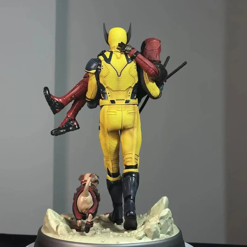 1/4 Marvel Comics Figure Deadpool Wolverine Cuddle Anime Collection Model Resin Desktop Ornament Holiday Gifts Children Toys