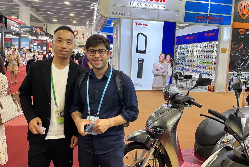 2023 Fashion Low Cost EEC COC Electric Racing Motorcycle for Wholesale Fashion Intelligent Electric Vehicle