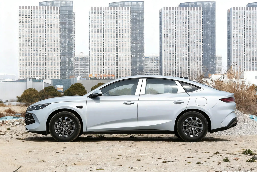 Plug-in hybrid electric sedan 80 km/120 km series 4-door 5-seater car