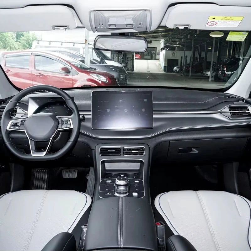 DM-i plug-in hybrid electric sedan, left-steering car