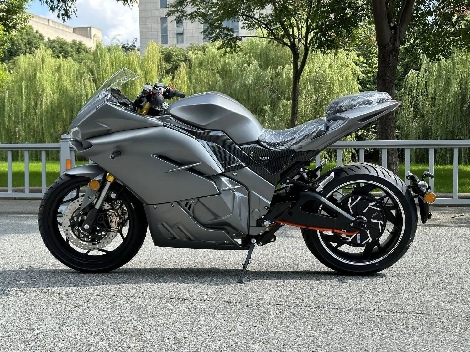 Luyuan MotorcycleThe latest newenergy lithium batteryhighspeed DUCATI Full Size Sport Powerful 5000W Customized Cool Electric Sc