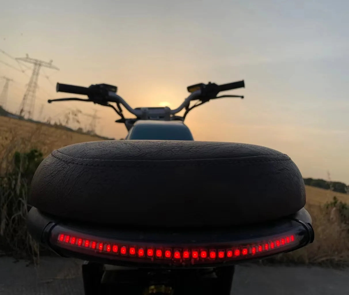 Wuxi Retro Electric Motorbike Adults 2000W 5000W Power Range 8000W Max 72V Lithium Battery EEC Certificate Off-Road Motorcycles