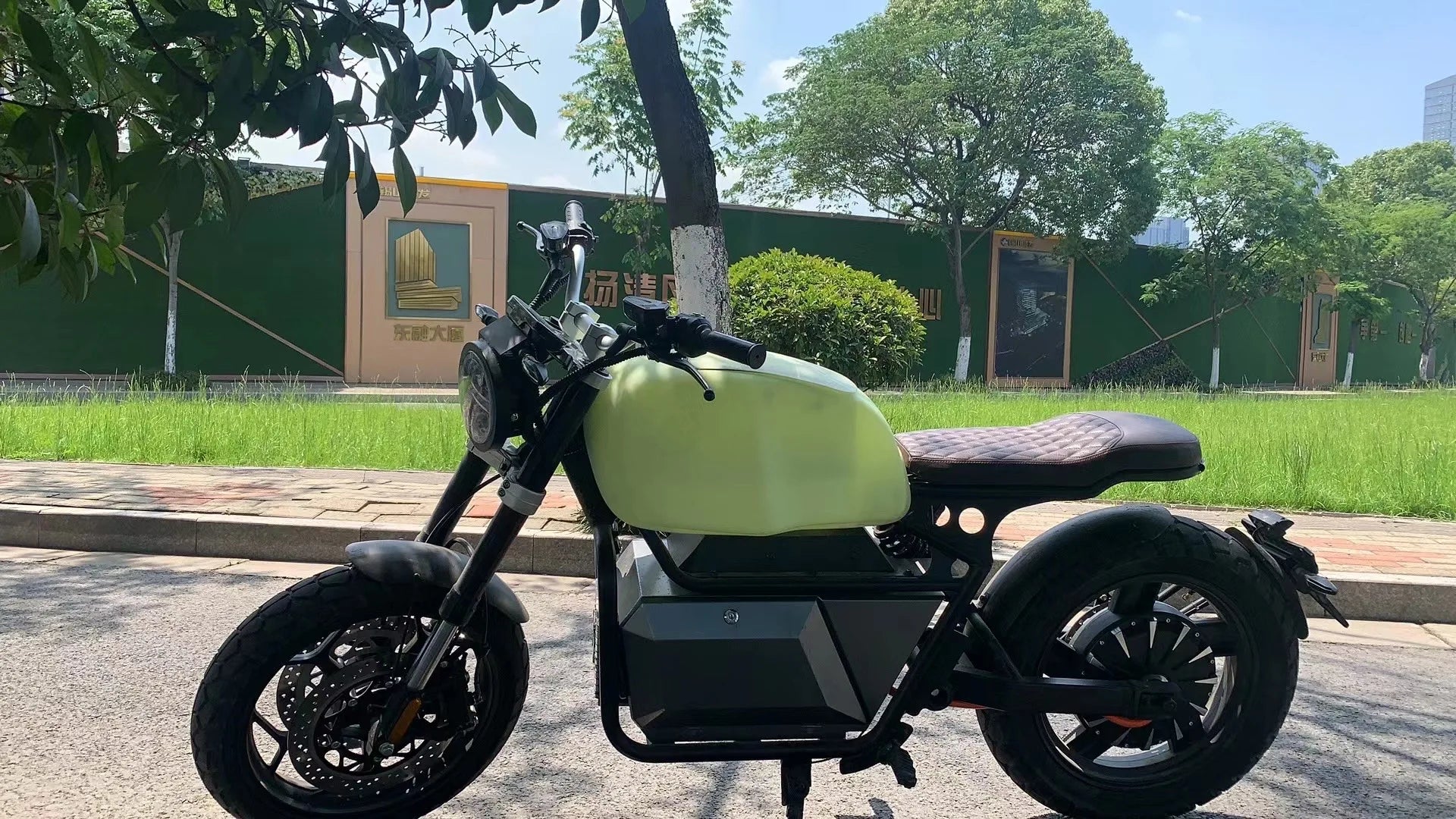 Wuxi Retro Electric Motorbike Adults 2000W 5000W Power Range 8000W Max 72V Lithium Battery EEC Certificate Off-Road Motorcycles