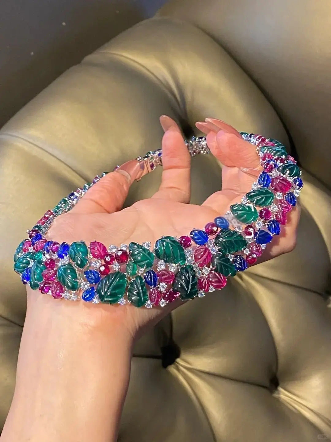 BELLUX Heavy Design Top Quality Ultra Luxury 925 Silver Synthetic Gemstone Carving Fruit Leaf Wide Edition Vintage Necklace