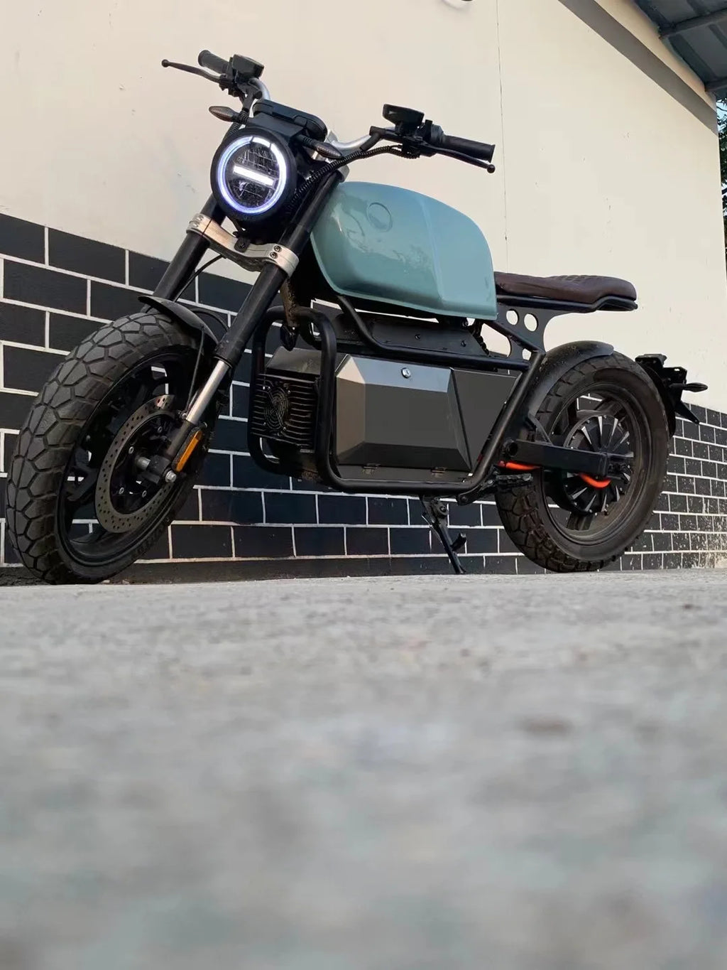 Wuxi Retro Electric Motorbike Adults 2000W 5000W Power Range 8000W Max 72V Lithium Battery EEC Certificate Off-Road Motorcycles