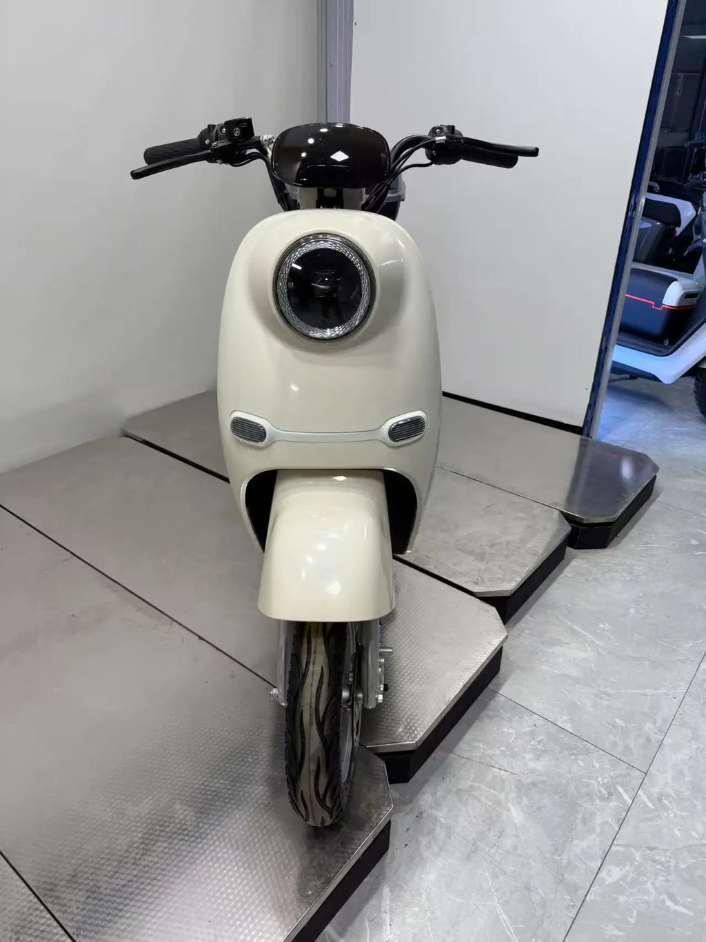 Urban Adult 60V-70V Mid Drive Motorcycle 60km/h Max Speed 500W-1500W Range Two-Wheeled Scooter/Ebike City Bike 1000W-5000W