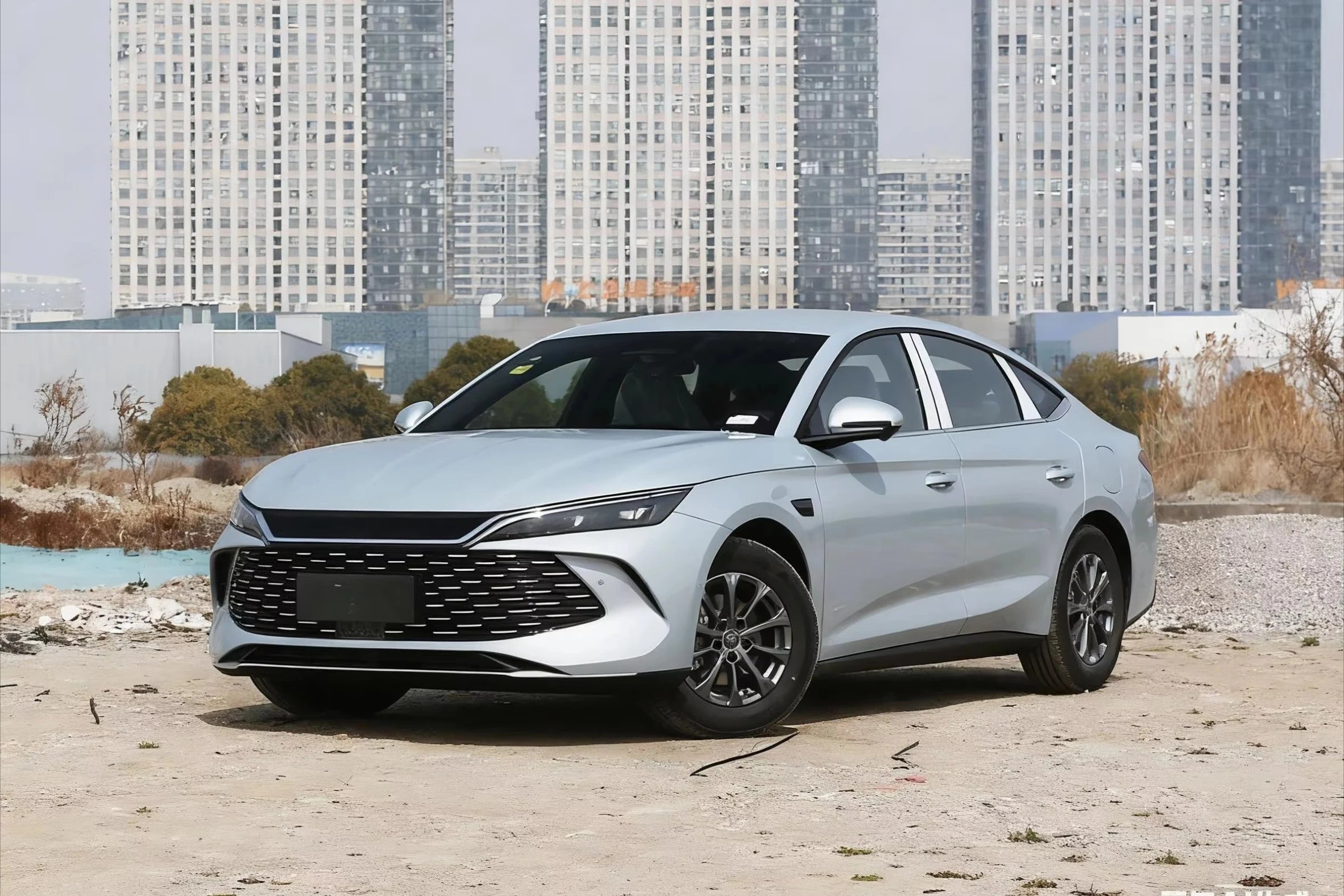 Plug-in hybrid electric sedan 80 km/120 km series 4-door 5-seater car