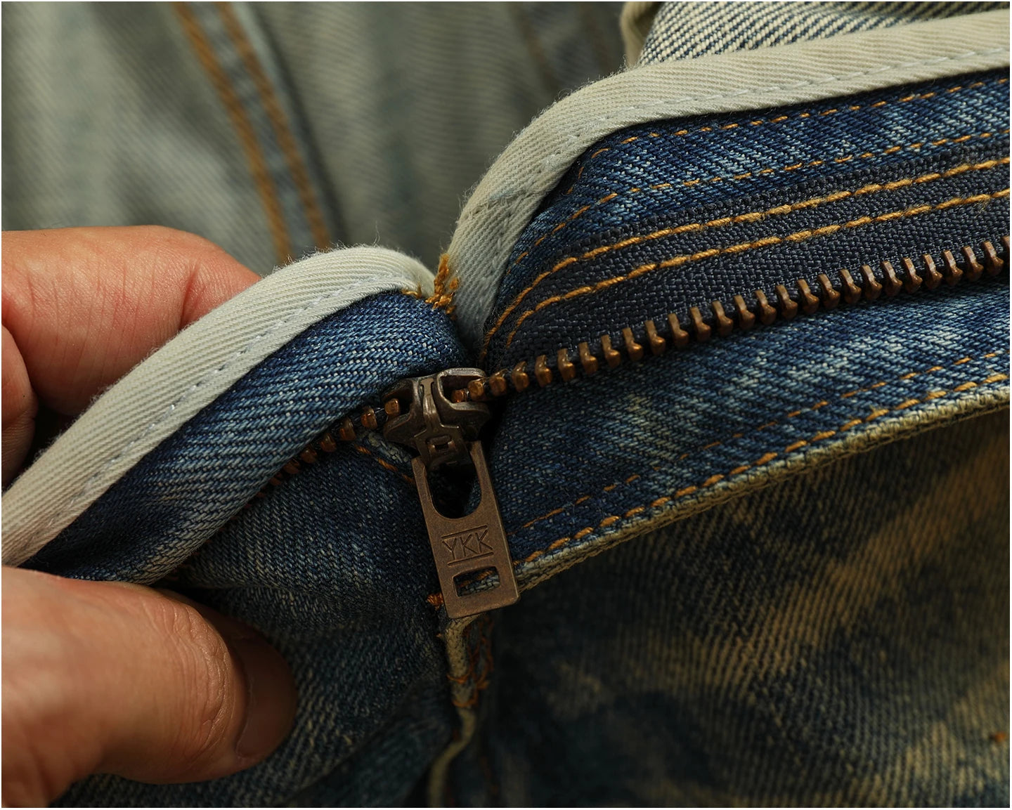 2025 Autumn New American Retro Heavyweight Ripped Denim Men's Fashion 100% Cotton Washed Old Straight Tapered Casual Jeans
