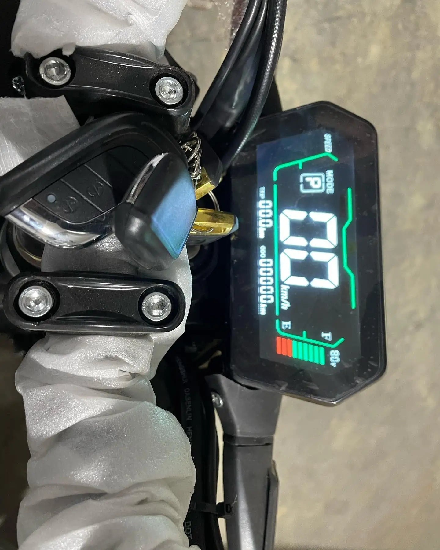 New Arrival High Quality 17 Inch V8 Racing Electric Motorcycle 2000W 3000W Hub Motor Colorful Two-Wheel Scooter for Adults