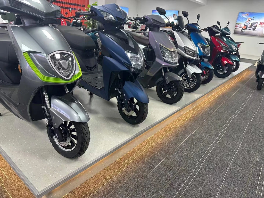 2025 Best Selling 60v Electric Motorcycle Scooter Long-Range Electric Bike for City Commuting and Leisure Riding