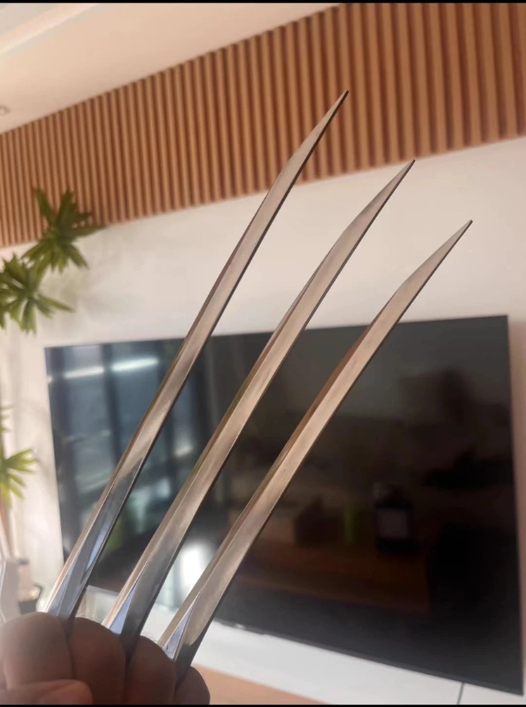 Metal Claws Wearable Cosplay Prop  X-Men Deadpool And Wolverine Movie Replica Desktop Ornament Perfect Souvenir Gifts For Fans