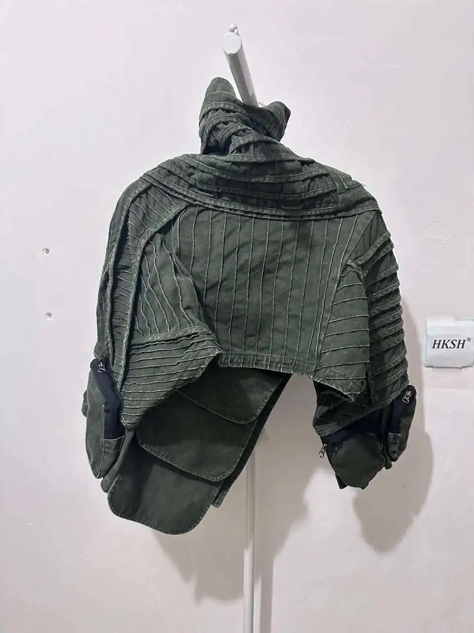HKSH Spring New Men Tide Punk Sand Waste Land COS Asymmetric Deconstruction Pleated Coats Futuristic Washed Short Jackets HK4206
