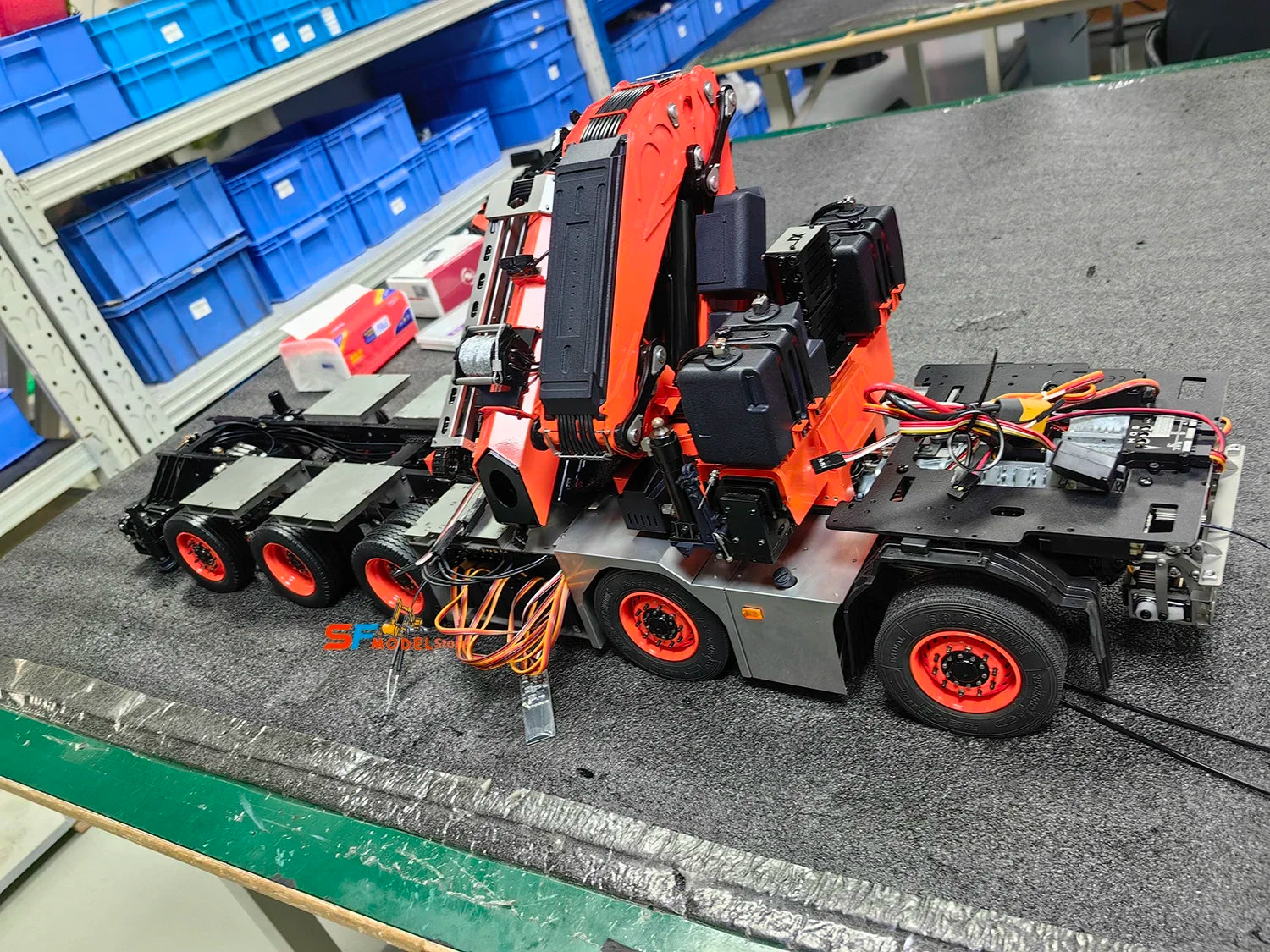 F1650 RC Crane R650 RC Truck 10x10 1/14 Metal Hydraulic Crane Truck Model Advanced Engineering Machinery RC Car Toy