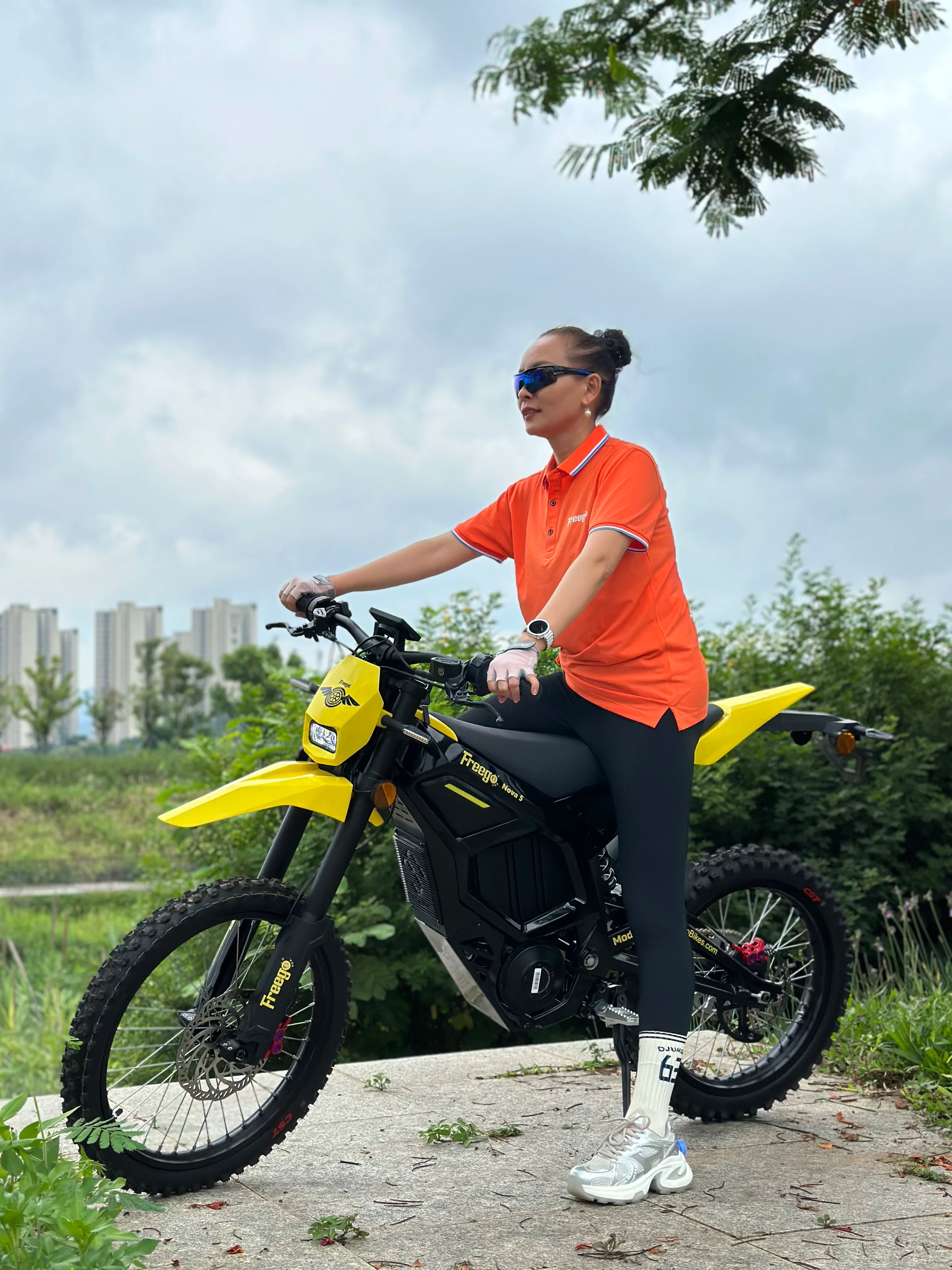 Freego 8000W Electric Dirt Bike 72V 40Ah Mid Drive Off Road Electric Motorcycle 53MPH Adult Ebike 19/18 Tires + 2 Year Warranty