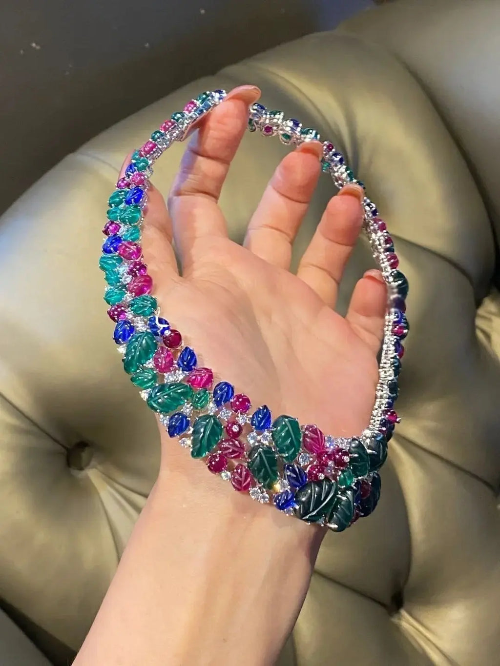 BELLUX Heavy Design Top Quality Ultra Luxury 925 Silver Synthetic Gemstone Carving Fruit Leaf Wide Edition Vintage Necklace