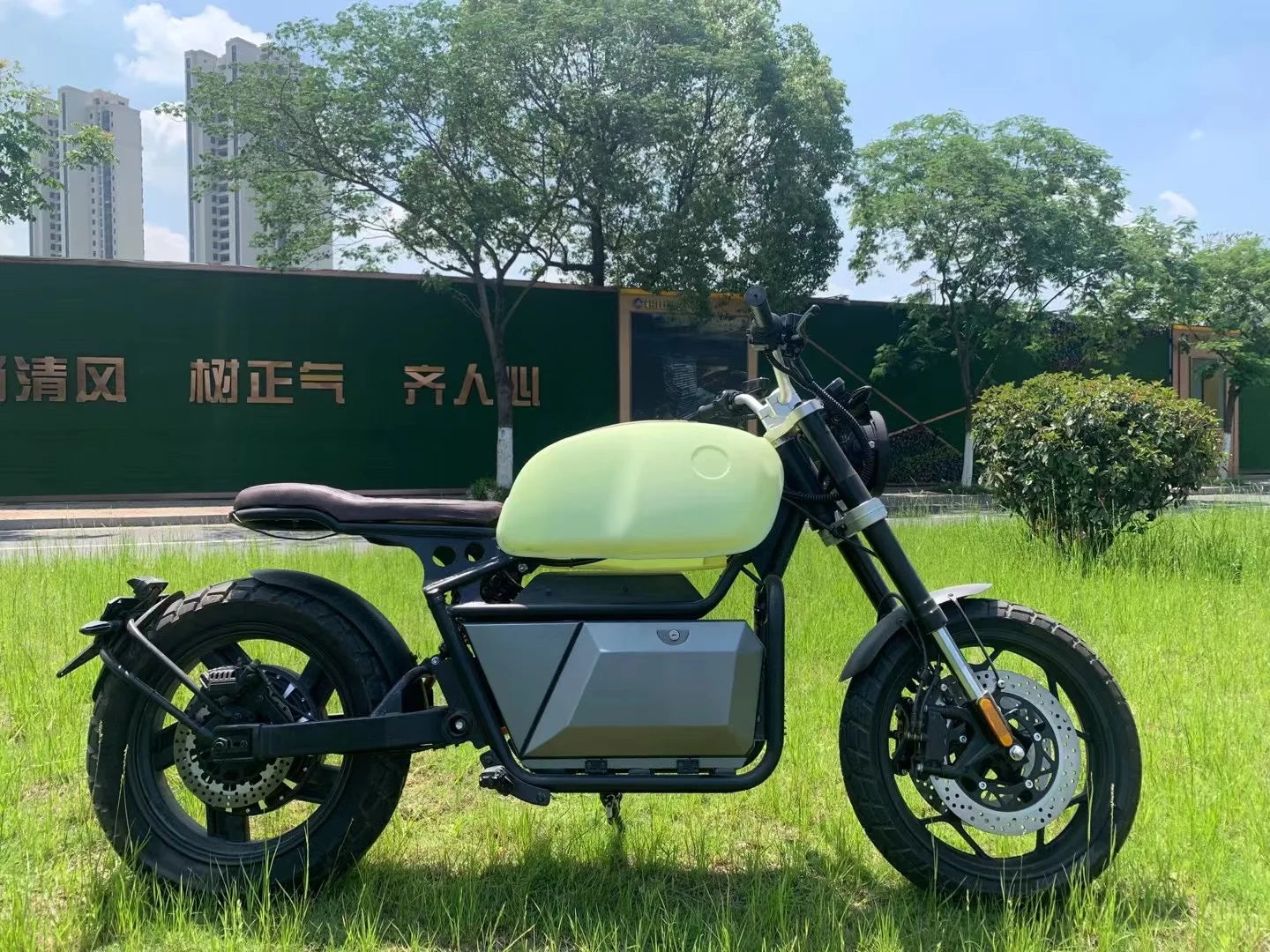 Wuxi Retro Electric Motorbike Adults 2000W 5000W Power Range 8000W Max 72V Lithium Battery EEC Certificate Off-Road Motorcycles