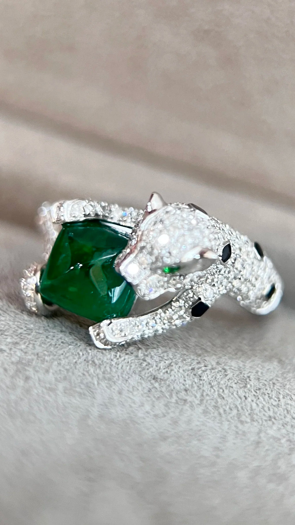 2026 G18K White Gold 1.88ct Natural Green Emerald Ring for Men