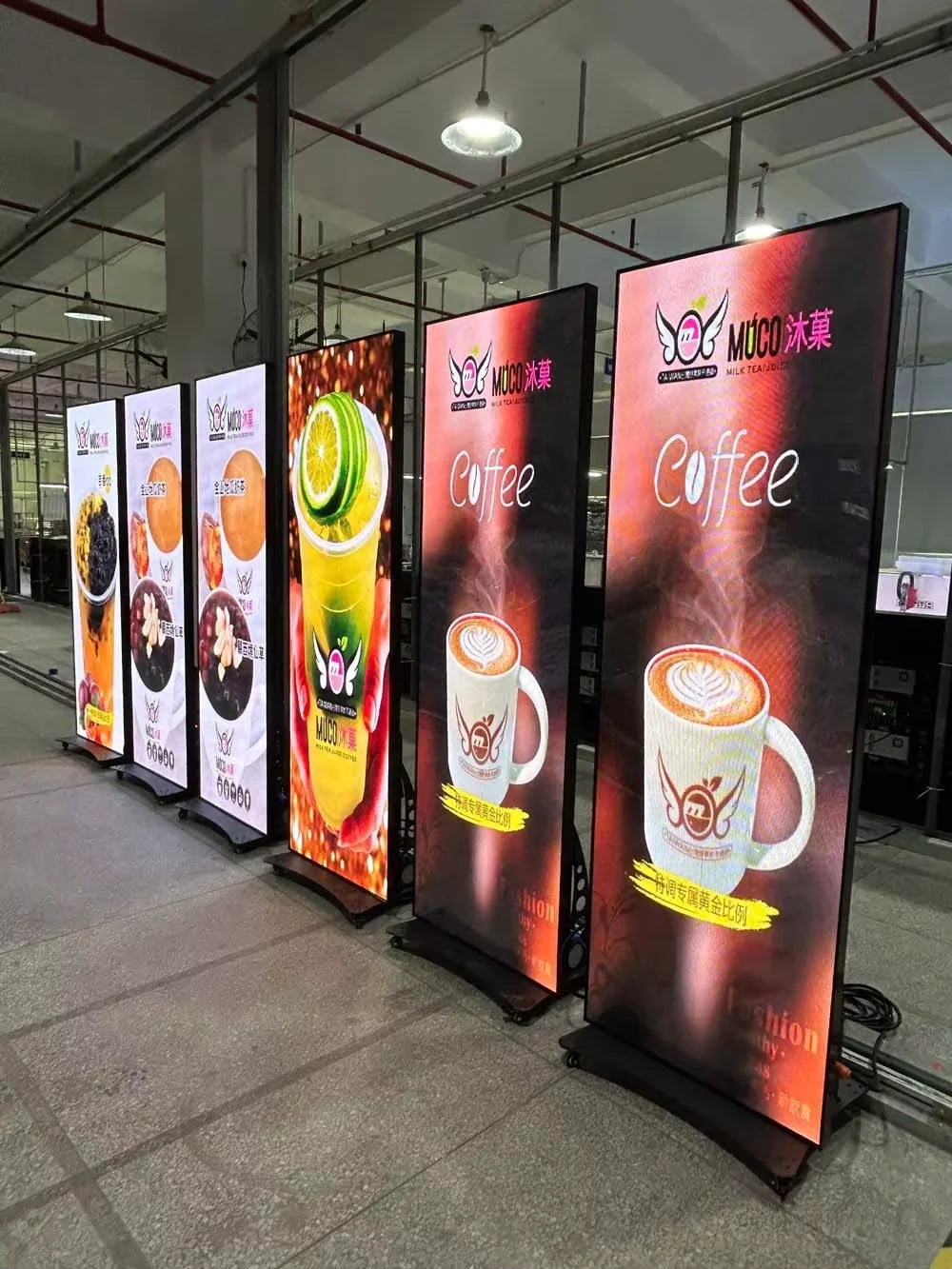 P2 P3 P4 Digital Led Mirror Advertising Panel Floor Standing LED Screen Poster