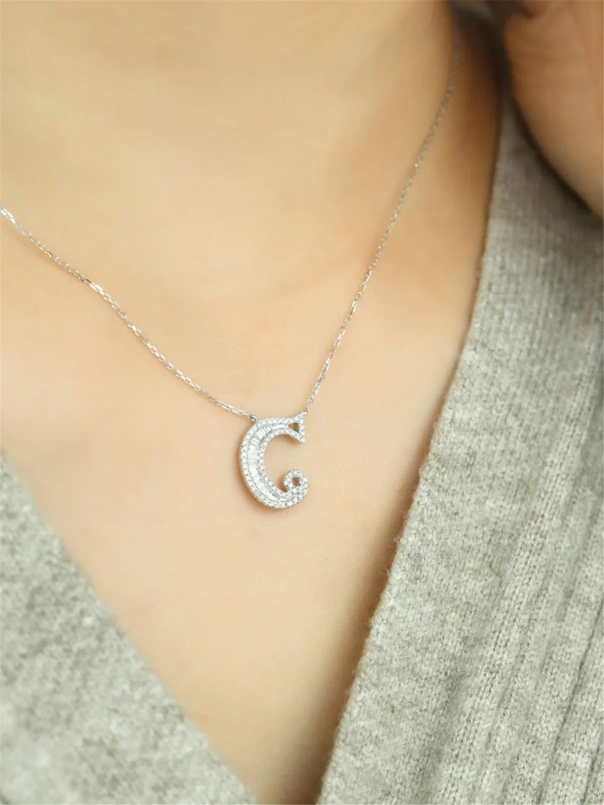 18K gold solid genuine gold natural diamond letter diamond necklace - high-quality jewelry available in stock, for customization