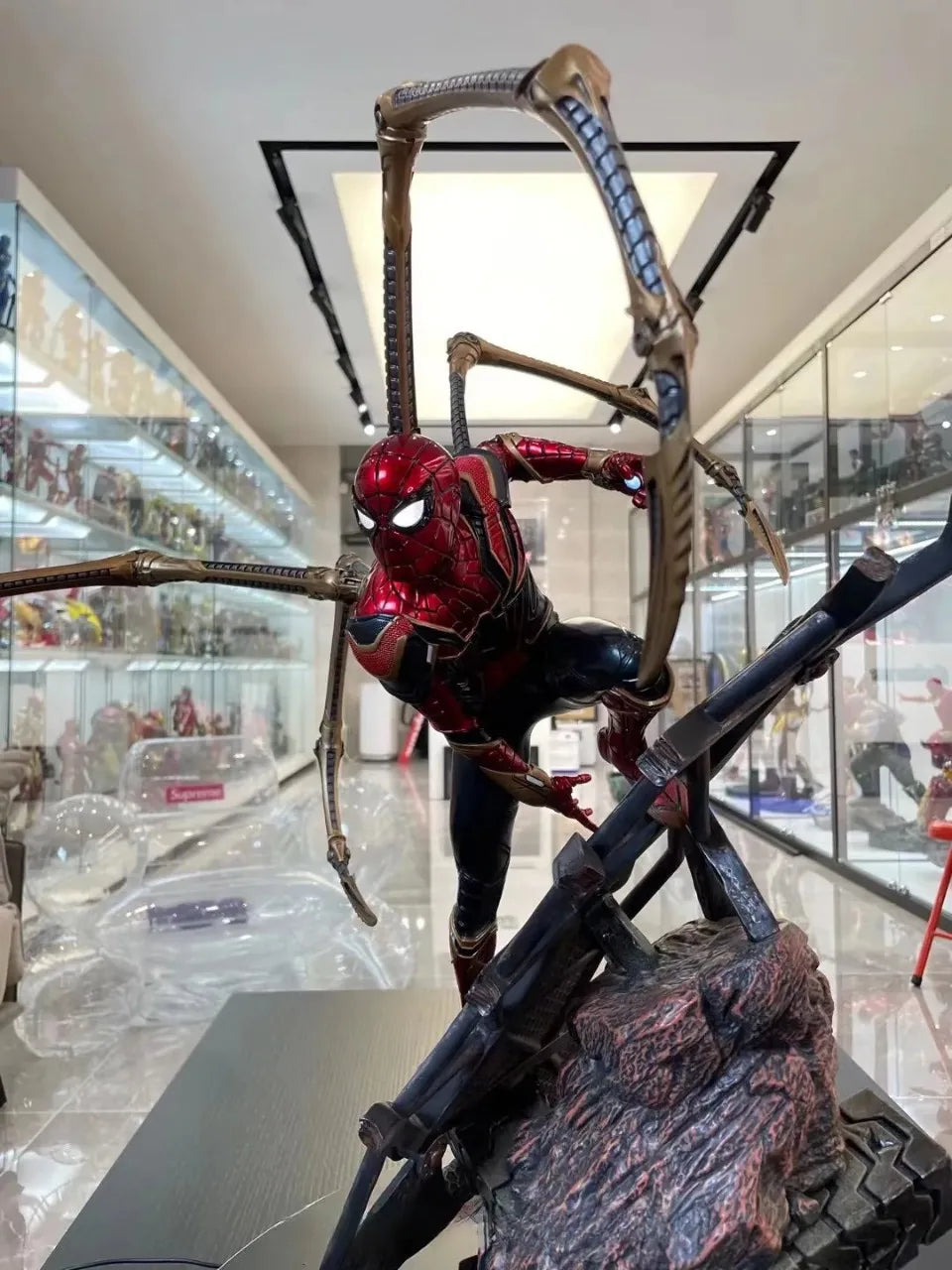 New Product In Stock Spider Man Figurine Avengers: Endgame Peripheral Steel Battle Suit Model Ornament Birthday Gift