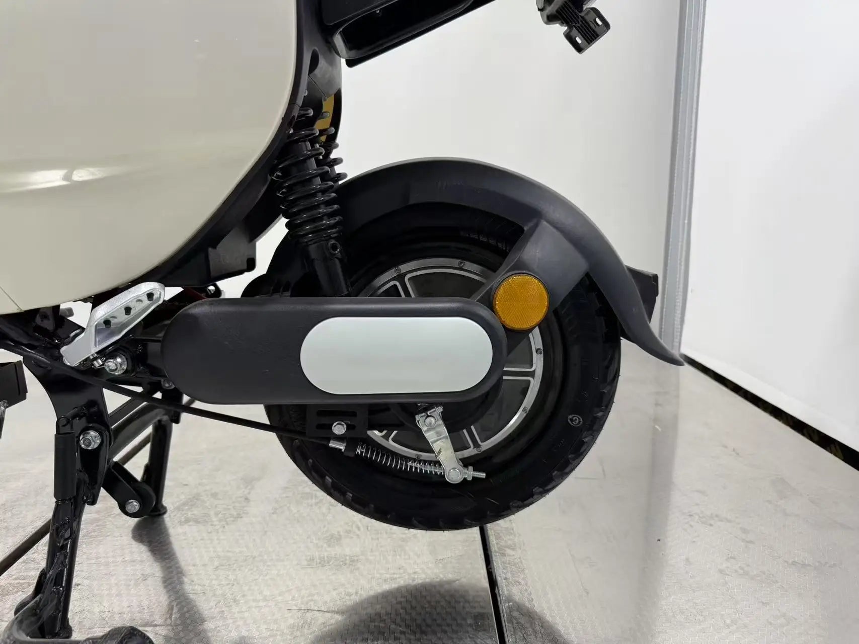 Urban Adult 60V-70V Mid Drive Motorcycle 60km/h Max Speed 500W-1500W Range Two-Wheeled Scooter/Ebike City Bike 1000W-5000W