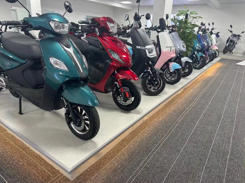 2025 Best Selling 60v Electric Motorcycle Scooter Long-Range Electric Bike for City Commuting and Leisure Riding